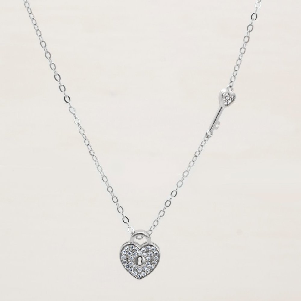 Beautiful Sterling Silver Necklace - Picture 2 of 3
